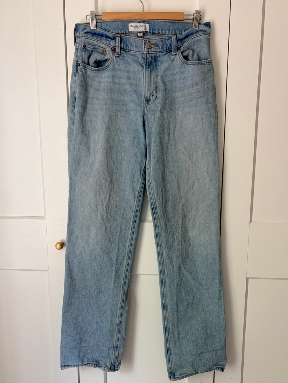 Abercrombie & Fitch The Baggy Low Rise Light Wash Wide Leg Jeans | 28L